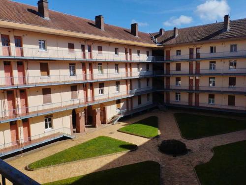 Το κτήριο όπου στεγάζεται  το διαμέρισμα