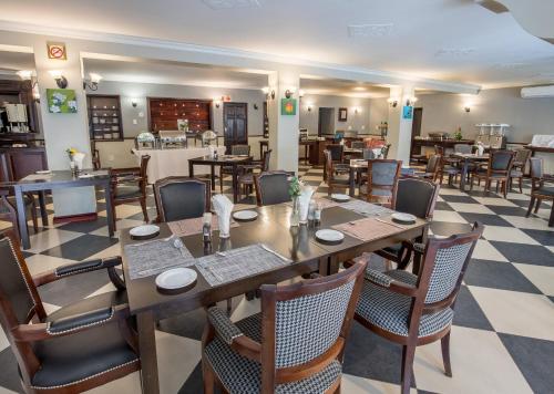 a restaurant with a large table and chairs at Avalon Springs by Dream Resorts in Montagu