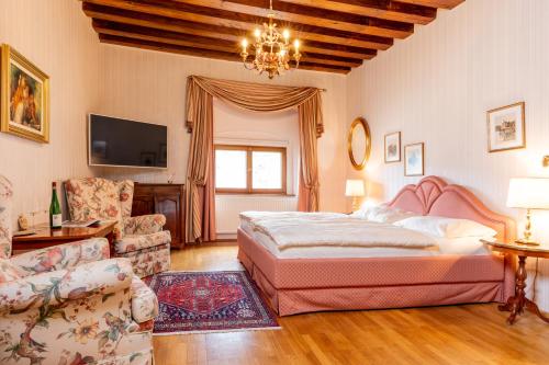 Katil atau katil-katil dalam bilik di Hotel Schloss Dürnstein