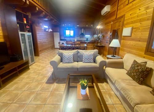 Posezení v ubytování Casa de madera con piscina en Cambrils