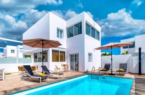 Villa Marina Oasis - Private Pool, Air-Con and Sat TV By Lanzarote Vacation Homes