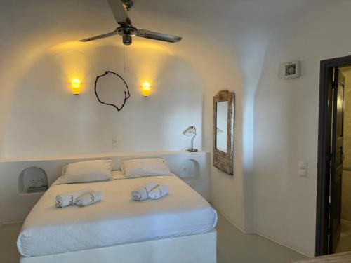 Postel nebo postele na pokoji v ubytování Theodora Suites
