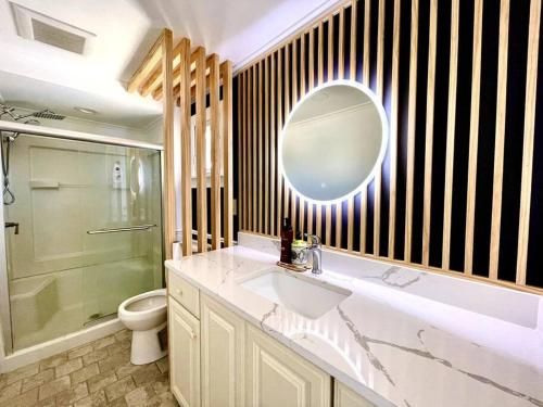 Koupelna v ubytování New Asian Wood style 4 Bedroom in Surf City