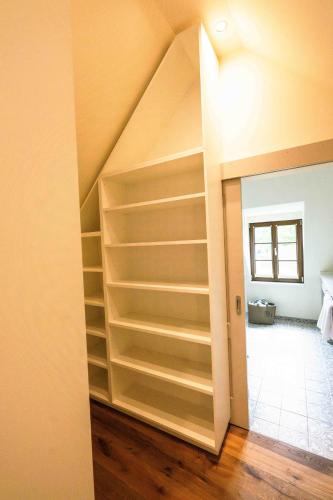 a staircase with empty shelves in a room at Renaissancehotel Raffelsberger Hof B&B in Weissenkirchen in der Wachau
