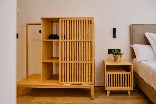 a room with a book shelf next to a bed at Hotel Molí Cardedeu in Cardedeu