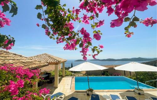 Three-Bedroom Holiday Home In Brsecine