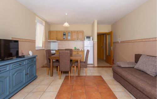 1 Bedroom Awesome Apartment In Dramalj