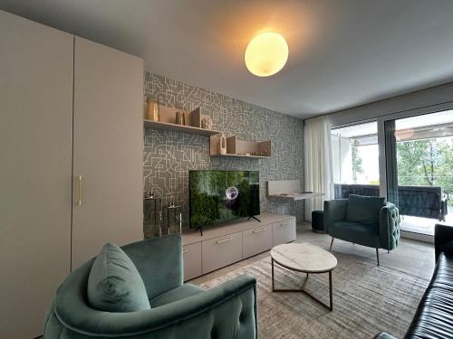 Family apartment, near the beach whit private park