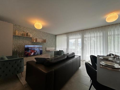 Family apartment, near the beach whit private park