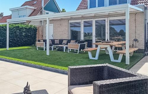 a patio with a table and chairs and a picnic table at Porta Isola - Villa Water in Stevensweert
