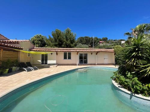 T2 piscine proche plage