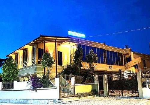 Budova, kde se hotel nachází
