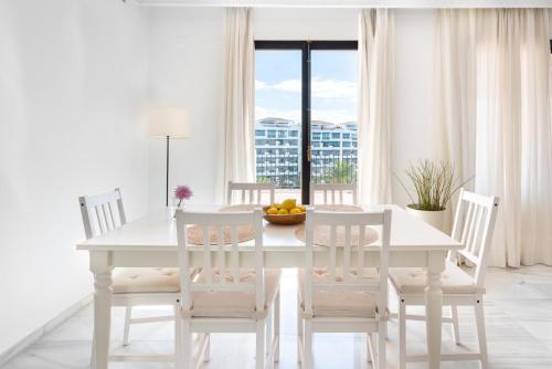 Jardines Puerto Banús - Elegance and Comfort in Marbellas Heart