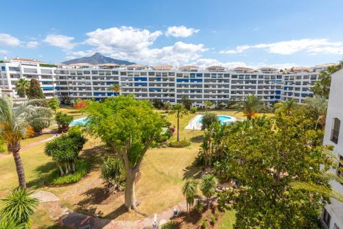 Jardines Puerto Banús - Elegance and Comfort in Marbellas Heart