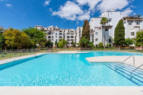 Jardines Puerto Banús - Elegance and Comfort in Marbellas Heart