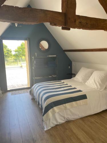 Ένα ή περισσότερα κρεβάτια σε δωμάτιο στο Chambre bleue des Perriots