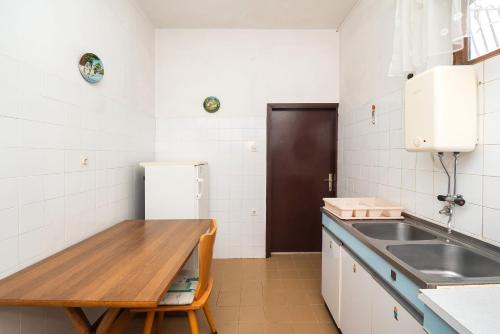 Kuchyň nebo kuchyňský kout v ubytování Apartments Marija