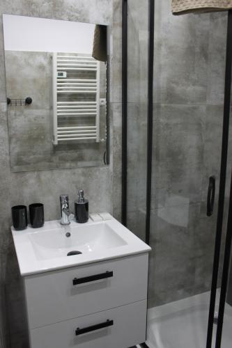 Ένα μπάνιο στο Apartament Kalwaria Piekary
