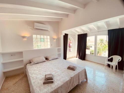a bedroom with a large bed and a window at Villa Besuc Benissa Moraira 8 personnes in Benissa