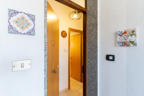 a hallway with a door leading into a room at I Mori Cà in Modica