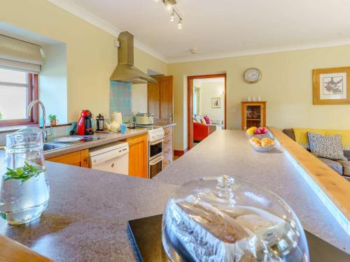 Dapur atau dapur kecil di 2 Bed in Narberth 82445