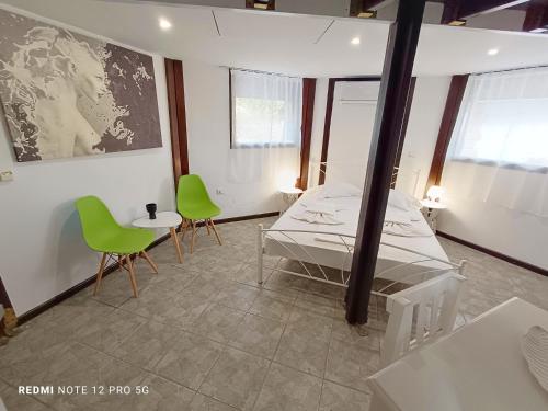 Katil atau katil-katil dalam bilik di Spasmata Village Marios bungalows only adults