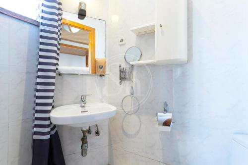 Chic Apartment in Plaza España near Sants Montjuïc