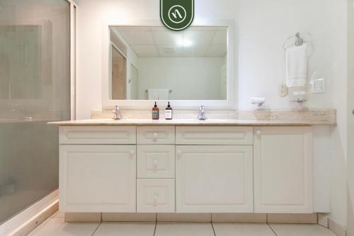 Koupelna v ubytování Mexican Styled 2 BR Condo - Beachfront - Pool