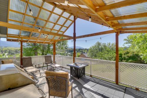 Μπαλκόνι ή βεράντα στο Eureka Getaway with Hot Tub and Mountain Views!