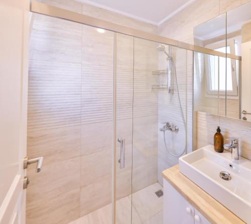 Ένα μπάνιο στο Begonya Suites