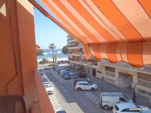Photo de la galerie de l'établissement Studio ANTINEA 22 avec parking privé clim vue,mer, à Sainte-Maxime