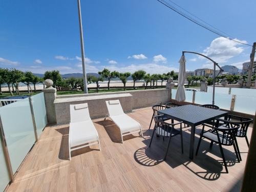 Billede fra billedgalleriet på Foz Playa Rapadoira - Bajos con terraza i Foz