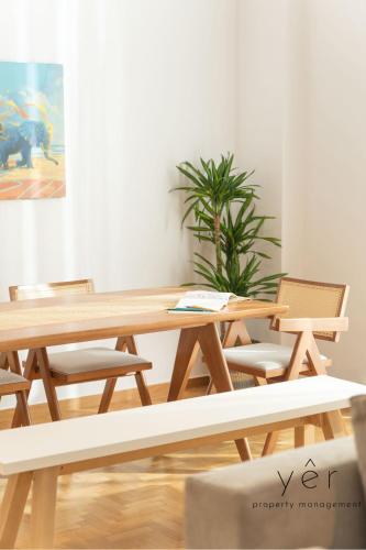 Free-Spirit Large Boho Apartment with Free-Parking