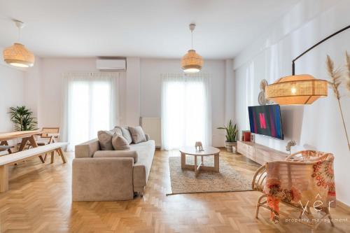 Free-Spirit Large Boho Apartment with Free-Parking