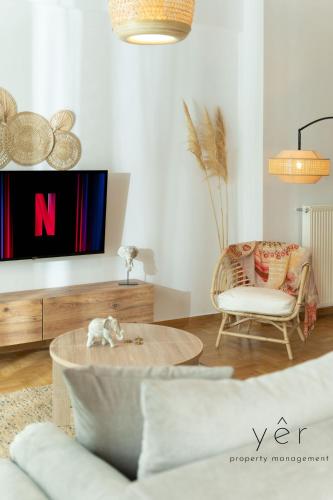 Free-Spirit Large Boho Apartment with Free-Parking