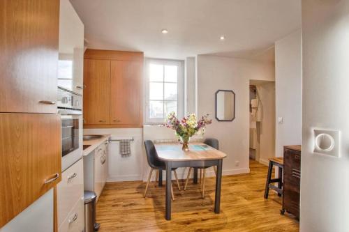 Kuchyň nebo kuchyňský kout v ubytování Appartement moderne, vue mer