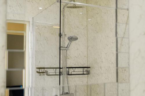 a shower with a shower head in a bathroom at Register House Family or Contractor 4bed with Garden Driveway in Bellshill