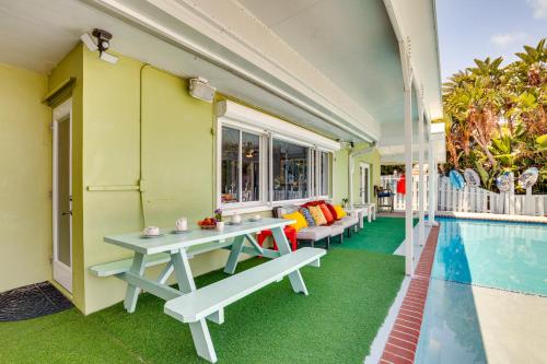 Kolam renang di atau dekat dengan Waterfront Getaway with Pool and Dock - Walk to Beach!