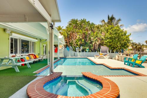 Kolam renang di atau dekat dengan Waterfront Getaway with Pool and Dock - Walk to Beach!