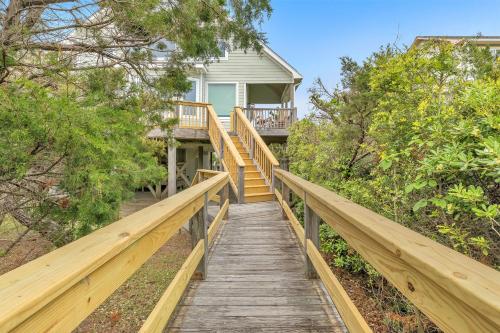 Κήπος έξω από το Azohva by Oak Island Accommodations