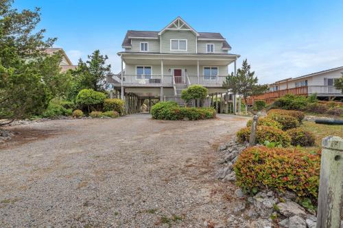 Κήπος έξω από το Azohva by Oak Island Accommodations