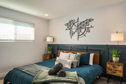 a bedroom with a blue bed in a room at Denver Emerald - Close to Red Rocks, Arvada & Downtown in Denver
