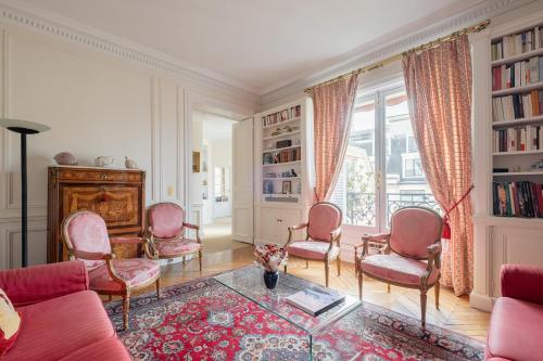 Veeve - Haussmannian Heights