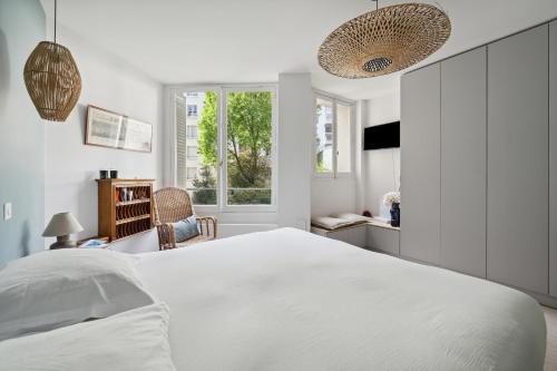 Veeve - Thoroughly Modern Maison