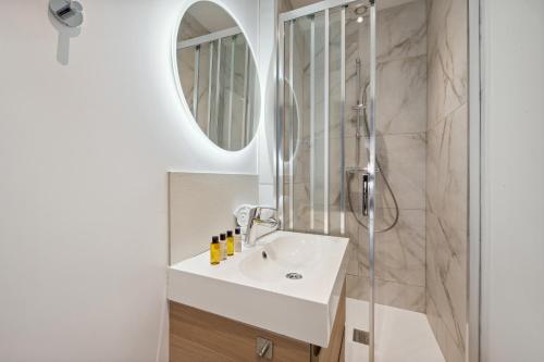 Veeve - Thoroughly Modern Maison