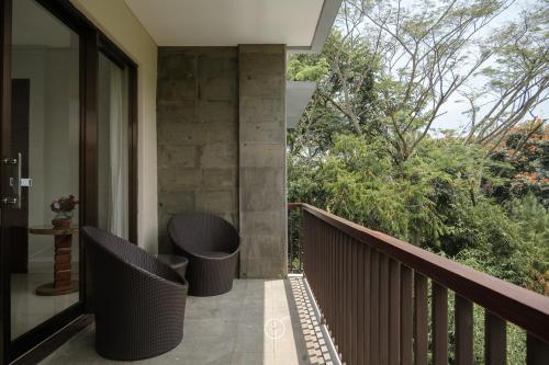 Балкон или терраса в Hikari Hill View Villa 7 bedrooms with a private swimming pool and Billiard