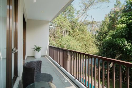Балкон или терраса в Hikari Hill View Villa 7 bedrooms with a private swimming pool and Billiard