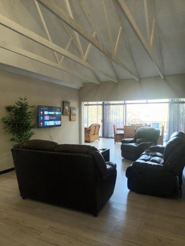Ruang duduk di Luxury in Pietermaritzburg