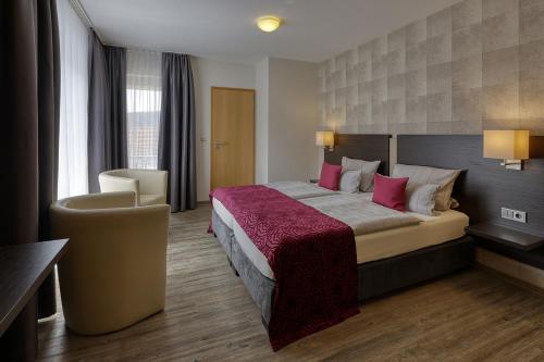 Postel nebo postele na pokoji v ubytování Hotel Imhof