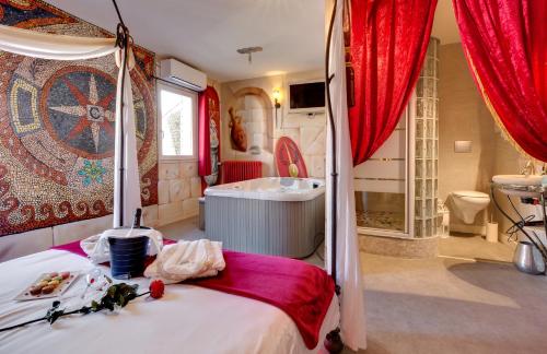 Koupelna v ubytování Chambre VENUS avec Jacuzzi privatif